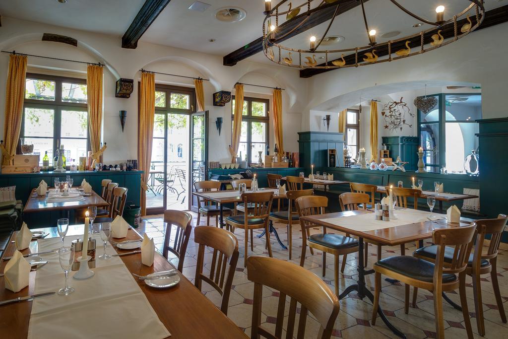 Gasthaus Zum Schwan Oschatz Exteriör bild